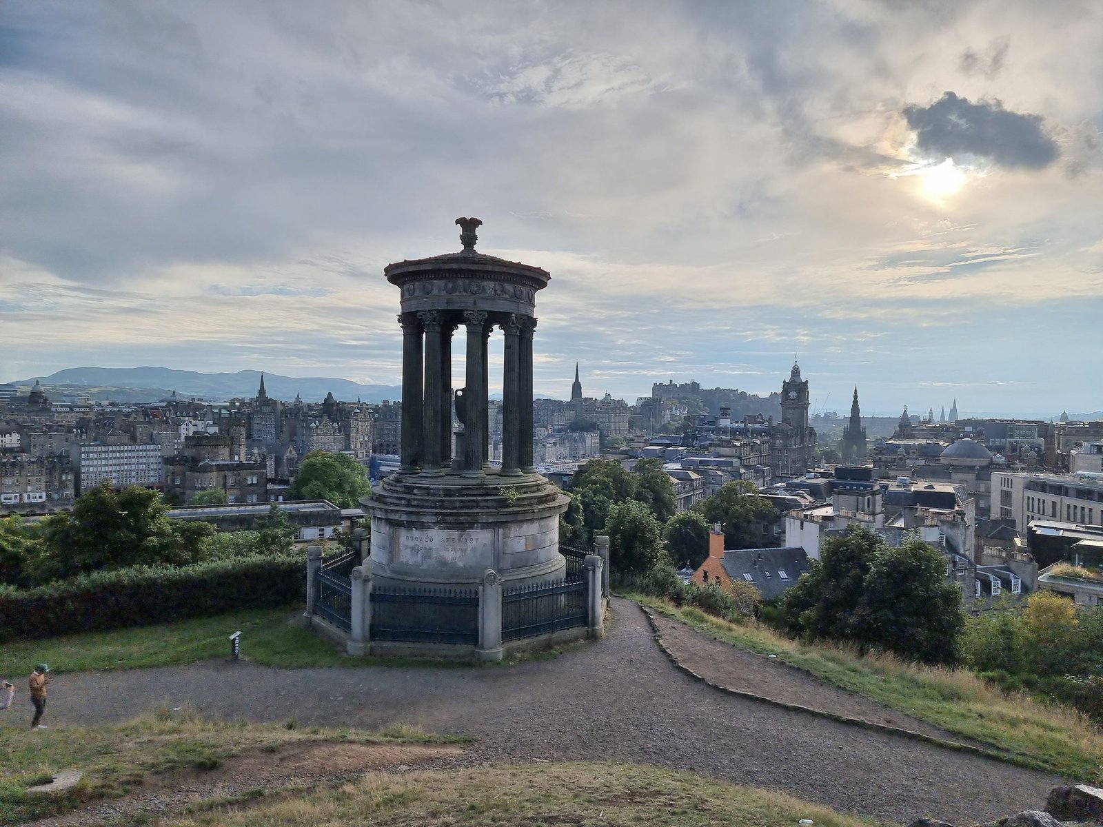 Read more about the article Edinburgh Scotland Unveiled: Epic Exploration from Castle to Highlands 1.0