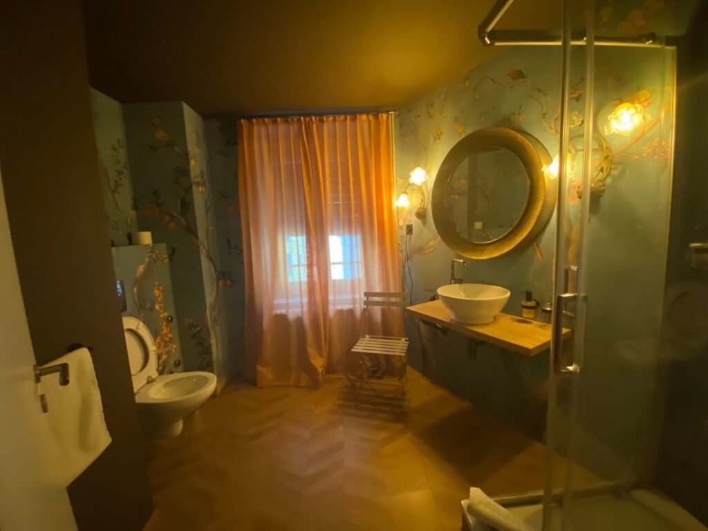 The toilet of the VIP cabin in Titanic